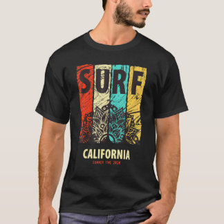 Surfen an der kalifornischen Küste im Sommer Welle T-Shirt