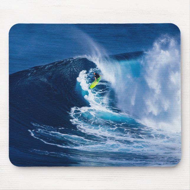 Surfen auf der grünen Surfboard Mousepad (Vorne)