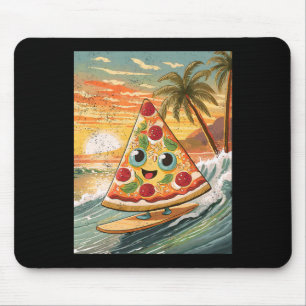 Surfen auf einer Pizzascheibe in tropischem Strand Mousepad