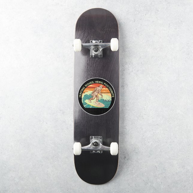Surfen Bigfoot Jagd Waves Verstecken von Fußspuren Aufkleber (Skateboard)