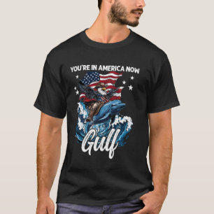 Surfen im Adler im Golf der Freiheit mit Patriotic T-Shirt