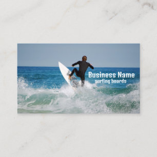 Surfen im Meer. Individuelle Visitenkarte