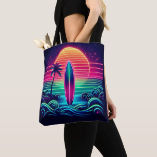 Surfen im Neon Sunset
