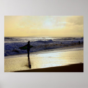 Surfen im Sunset am Kauai Beach, Nihau am Horizon Poster