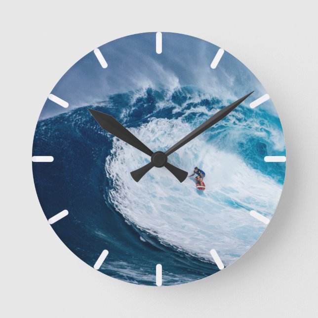 Surfen in den Röhren Runde Wanduhr (Vorderseite)
