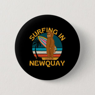 Surfen in Newquay, Bigfoot Good Vibes Surfer Stran Button