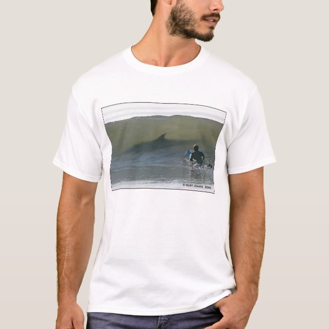 Surfen mit Haifisch T-Shirt (Vorderseite)