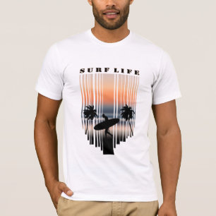 Surfen Sie bei Sonnenuntergang in den Strand   Sur T-Shirt