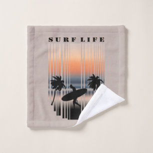 Surfen Sie bei Sonnenuntergang in den Strand Sur Waschlappen
