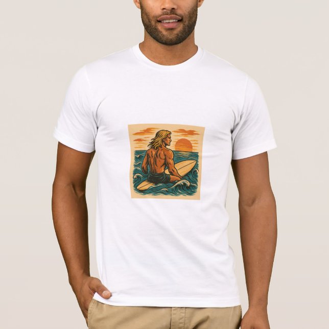 Surfen Sie im Meer auf seinem Surfbrett T-Shirt (Vorderseite)