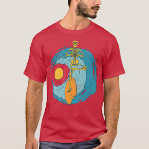 Surfen Skelett Ozean Waves Sonnenuntergang Lässig T-Shirt