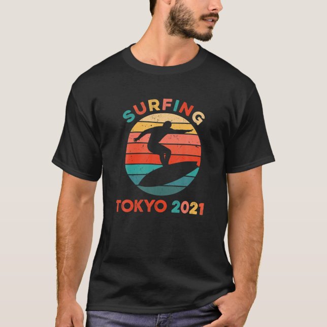 Surfen Tokio Spiele 2021 Tsurigasaki Beach Surfer T-Shirt (Vorderseite)