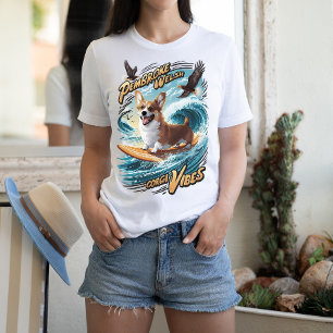 Surfen Walisischer Corgi fängt große Welle T-Shirt