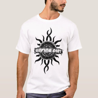 Surfender Schmutz-Stammes- T - Shirt
