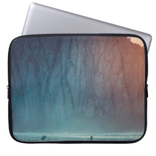 SURFER AUF EINEM GEWÄSSER IN DER NÄHE EINER MEERES LAPTOPSCHUTZHÜLLE