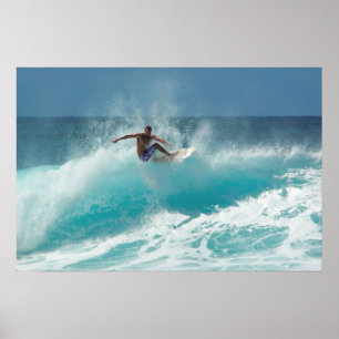 Surfer auf einem großen Wellenplakatdruck Poster