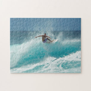 Surfer auf einem Puzzlen der großen Welle Puzzle