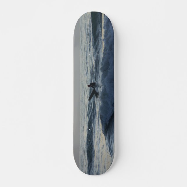 Surfer erwartet skateboard (Vorne)