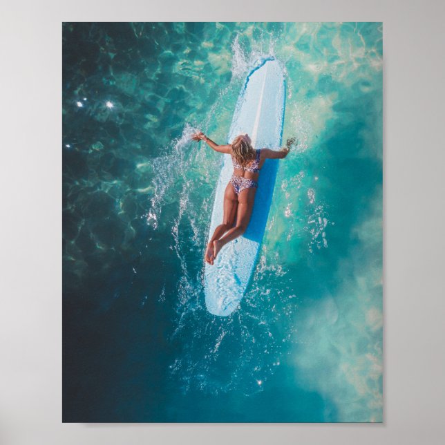 Surfer Girl Paddling Fotografie Poster (Vorne)
