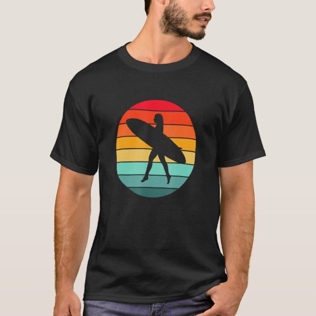 Surfer Girl Silhouette in a Sunset Circle T-Shirt (Vorderseite)