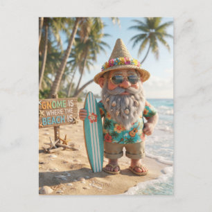Surfer Gnom auf tropischem Strand mit Surfbrett Postkarte