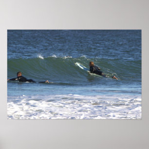 Surfer in einem Wellenposter Poster