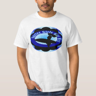 Surfer-Mädchen erhalten naß T-Shirt