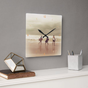 Surfer Retro Clock. Quadratische Wanduhr