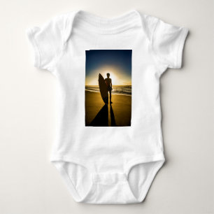 Surfer-Silhouette bei Sonnenaufgang Baby Strampler