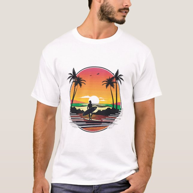 Surfer Strand Sonnenuntergang Retro Tropische Illu T-Shirt (Vorderseite)