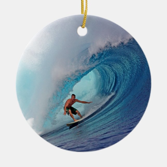 Surfer surfen eine riesige Welle. Keramik Ornament (Vorne)