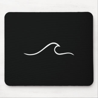 Surfer surft auf einer Welle am Strand für Surfer Mousepad