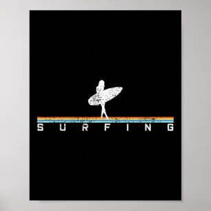 Surfer surft auf Surfboard im Vintage Retro Stil  Poster