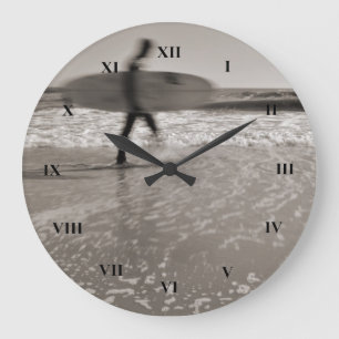 Surfer von Shirley Taylor Große Wanduhr