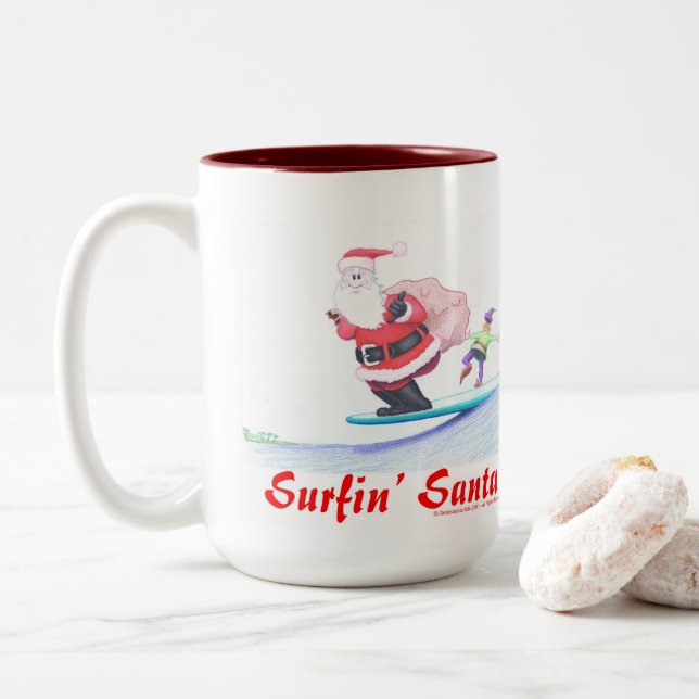 Surfin Santa Claus and a bailin' elf! Zweifarbige Tasse (Mit Donut)