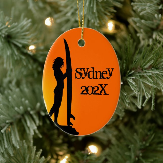 Surfing Girl Personalisiertes Foto Keramik Ornament (Baum)