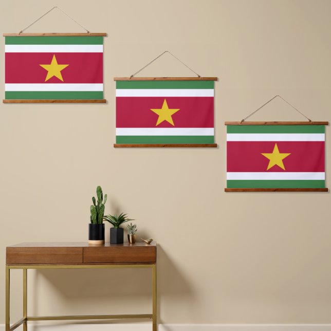 Suriname-Flagge Wandteppich Mit Holzrahmen (Asymmetrisch)