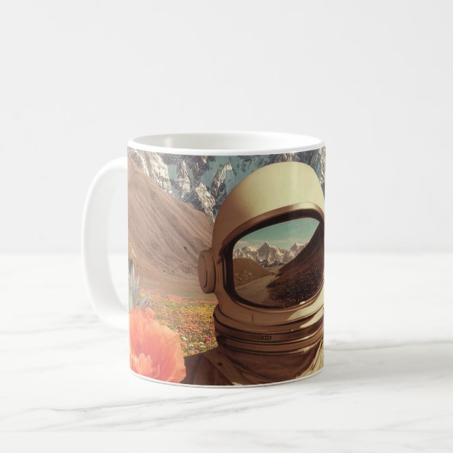 Surreal Astronaut In Flower Field Kaffeetasse (Vorderseite Links)