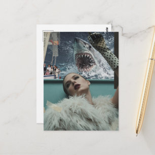 Surreal Frau und die Hai-Beobachtungs-Collage Postkarte