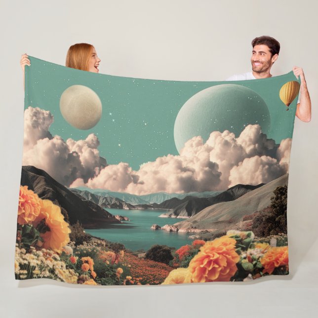 Surreal Mountain Landscape with Planets and Clouds Fleecedecke (Beispiel)