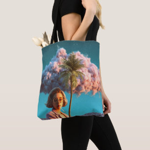 Surreale Frau mit Palme
