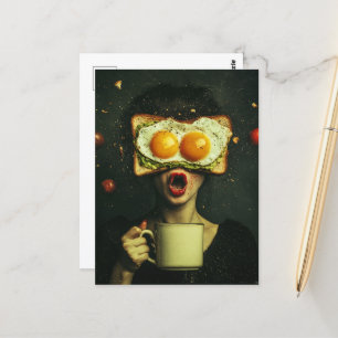 Surreale Frühstücksfrau mit einem fliegenden Tomat Postkarte