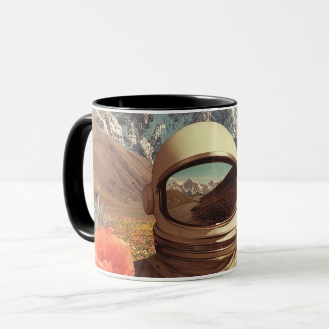 Surrealer Astronaut im Blumenfeld Tasse (Vorderseite Links)