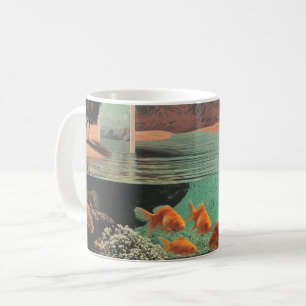 Surrealer Durchgang in der Wüste mit Unterwasserwe Kaffeetasse