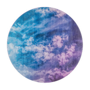 Surrealer Himmel, träumerische abstrakte Kunst. Schneidebrett