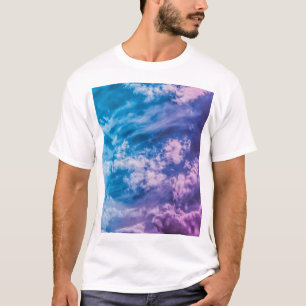 Surrealer Himmel, traumhafte abstrakte Kunst. T-Shirt