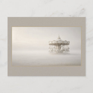Surrealer Karussell-Traum Karussell im Nebel Postkarte