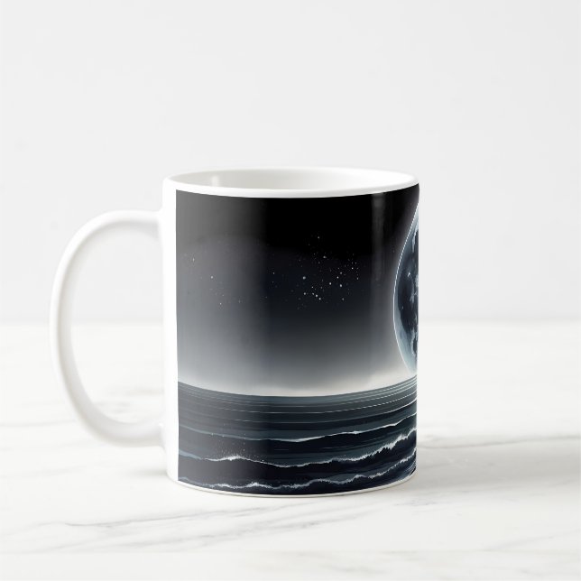 Surrealer Mondaufgang über der ruhigen Meeresküste Kaffeetasse (Links)