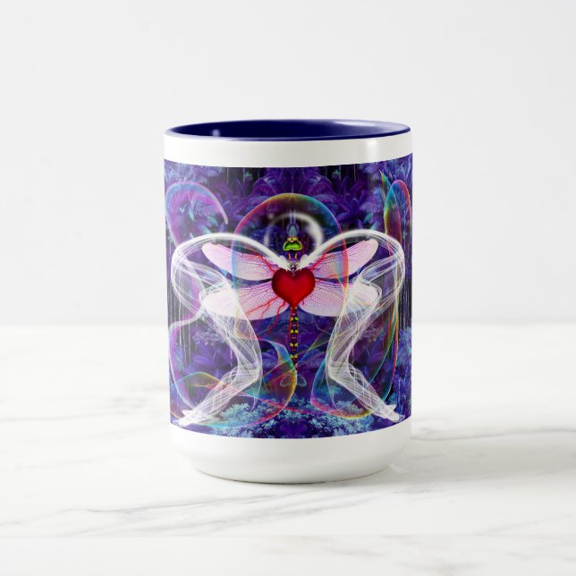 Surrealer psychedelischer Libellen-Flug Tasse (Zentrum)