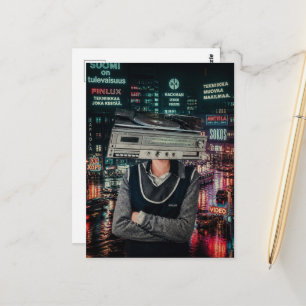 Surrealer Retro-Plattenspieler-Kopf in der Stadt Postkarte